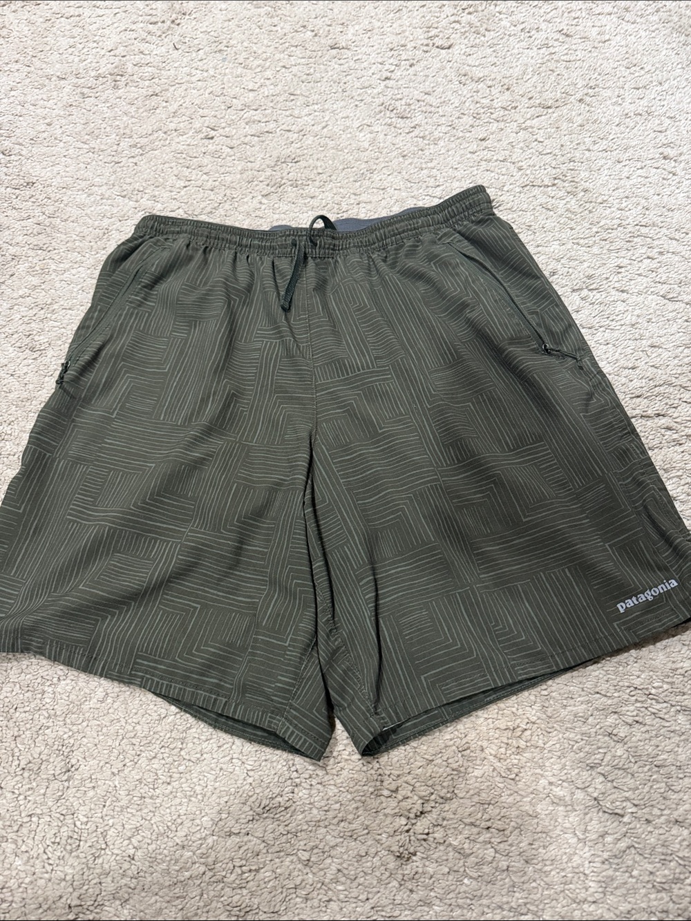 Patagonia Men's Dark Olive Geometric-Print shorts size L EUC